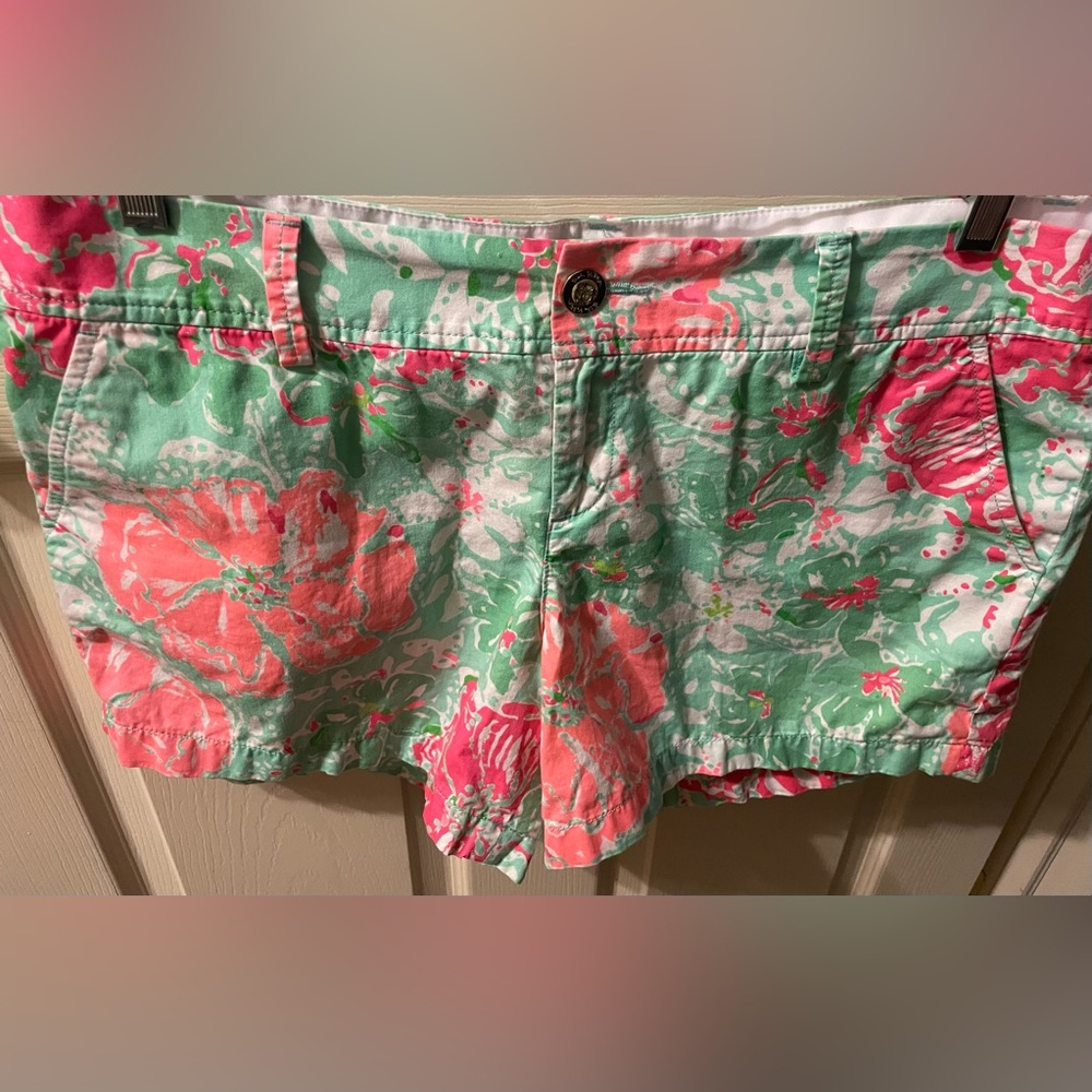 Lilly Pulitzer The Callahan Shorts size 14
EUC